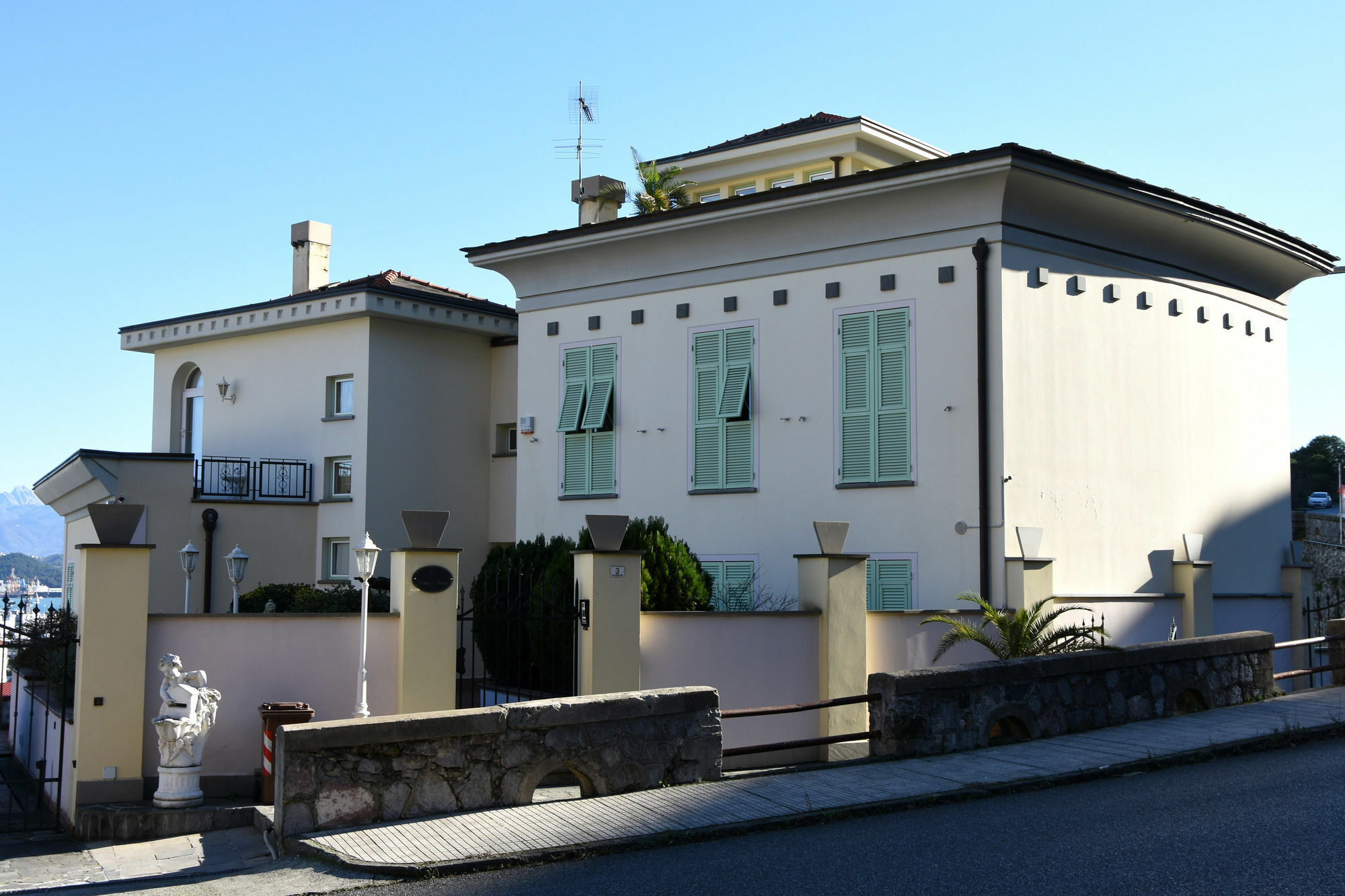 Nina La Spezia